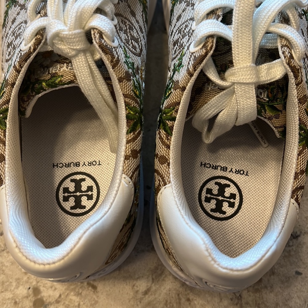 Brand new Tory Burch Howell Court Sneakers. Size 8.5. - Picture 4 of 8